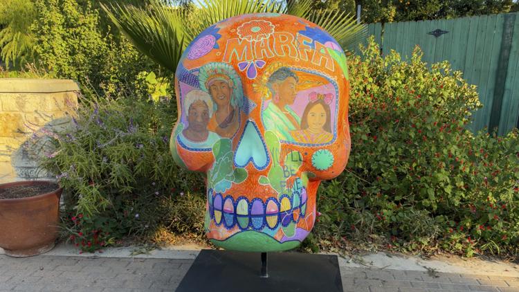San Antonio Zoo adds 7 giant sugar skulls to Día de los Muertos celebration — KENS 5 (San Antonio), Toronto Sports news